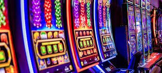 Sesi poker kasino langsung yang interaktif dan menyenangkan bagi pengguna Indonesia